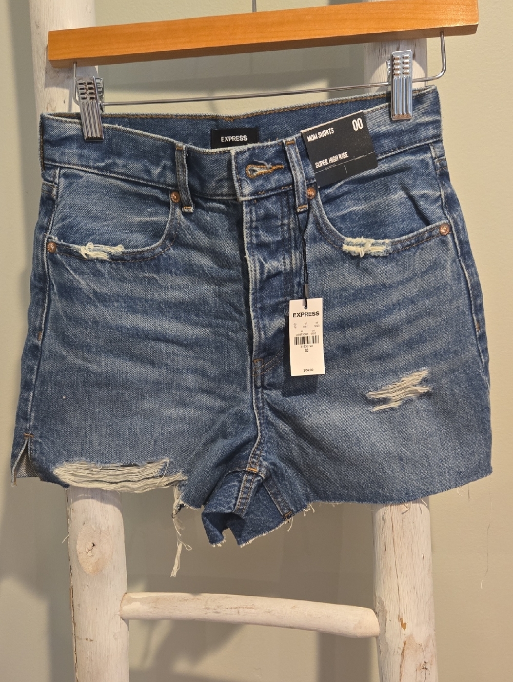 Express Distressed Mid-Blue High-Rise Jean Shorts Size 00 NWT